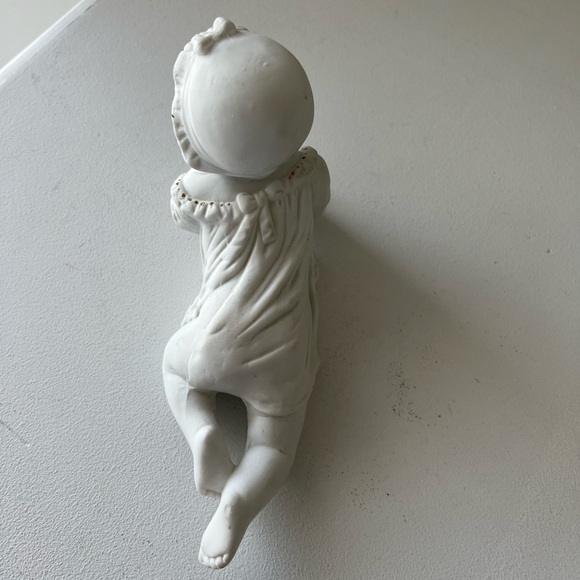 Antique German Carl Schneider Bisque Porcelain Figurine Piano Baby Girl W/Bonnet - Picture 5 of 8